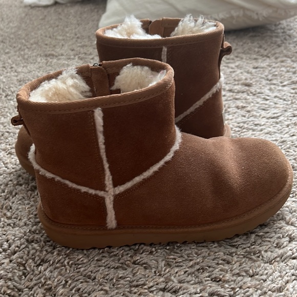 UGGs - Picture 6 of 6